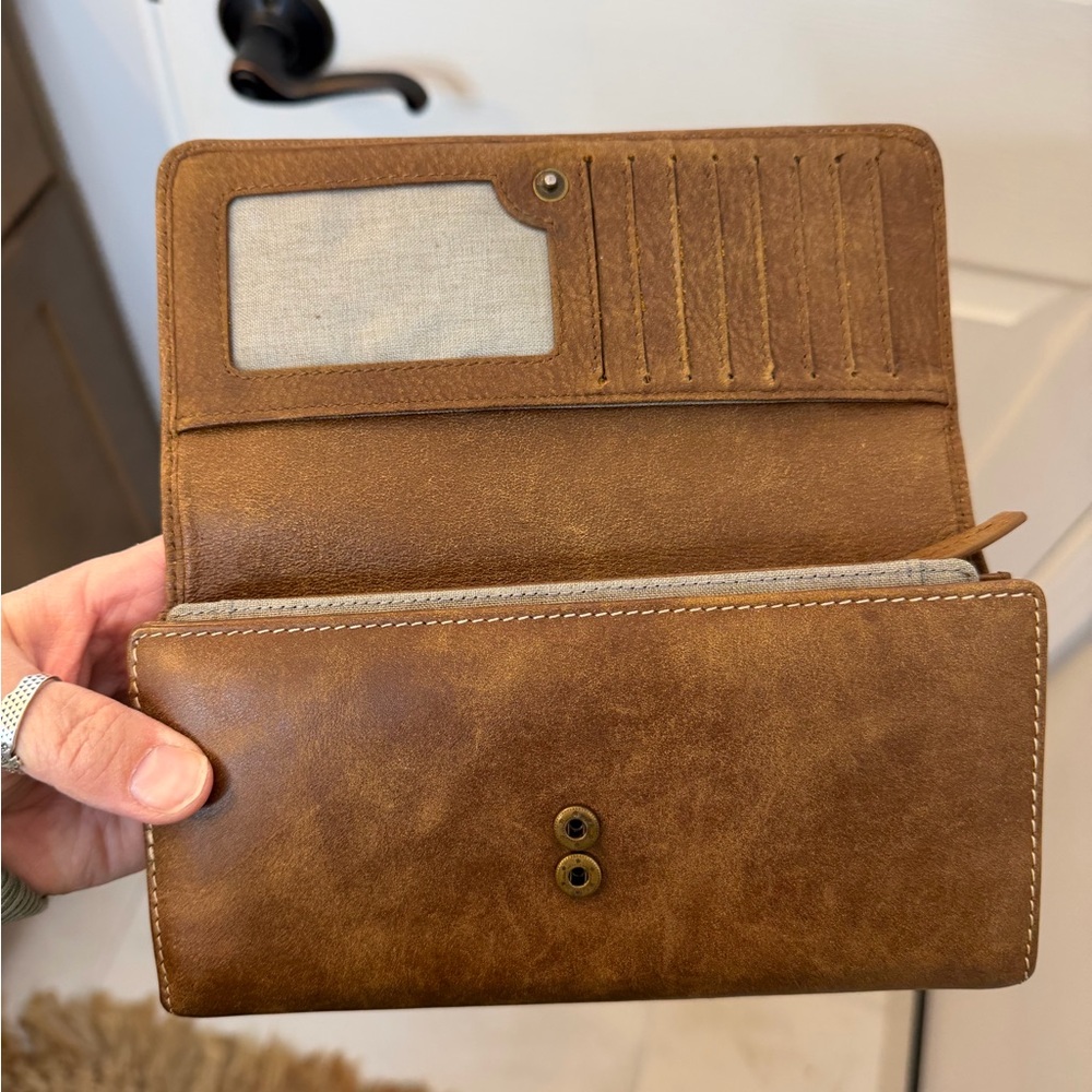 Roots Embossed Leather Wallet in Warm Chestnut - Picture 6 of 10